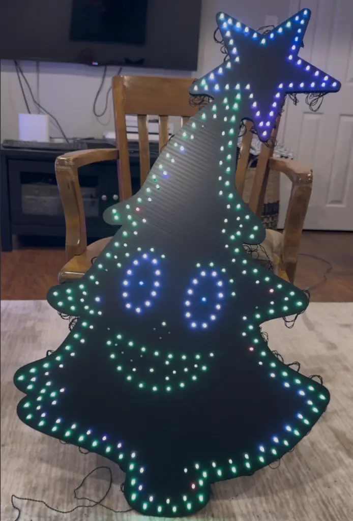 Twinkly singing tree from Charlee